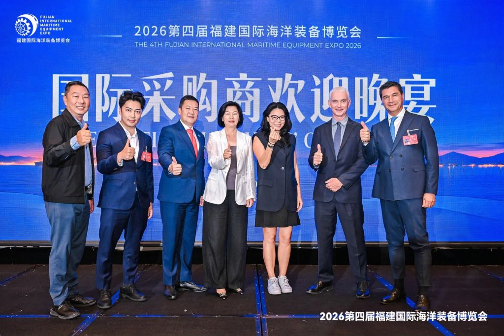 Il Presidente Mirko Benetti con altri ospiti all’International Buyers Gala Dinner della Fujian International Maritime Equipment Expo