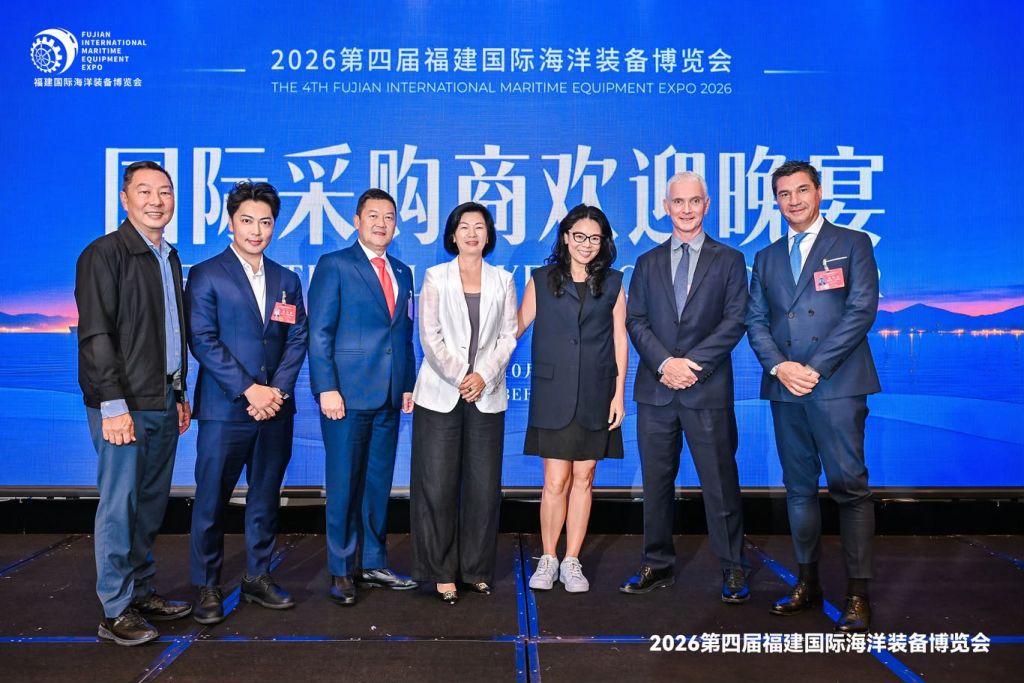 Foto di gruppo all’International Buyers Gala Dinner della Fujian International Maritime Equipment Expo con il Presidente Mirko Benetti